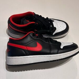 Nike Air Jordan 1 Low "White Toe" sneakers  SZ 5.5 youth multicolor black red